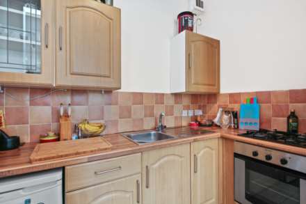 Uxbridge Road, Shepherds Bush, London W12 8AA, Image 9