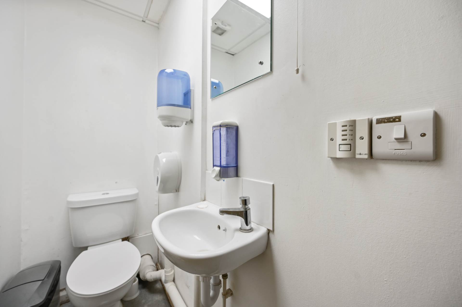 Uxbridge Road, Shepherds Bush, London, W12 9RA, Image 18