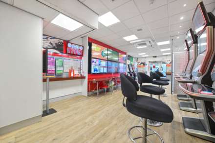 Uxbridge Road, Shepherds Bush, London, W12 9RA, Image 14