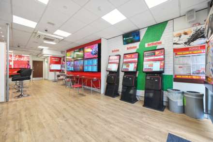 Uxbridge Road, Shepherds Bush, London, W12 9RA, Image 15