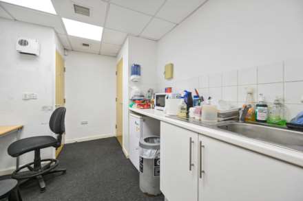 Uxbridge Road, Shepherds Bush, London, W12 9RA, Image 17