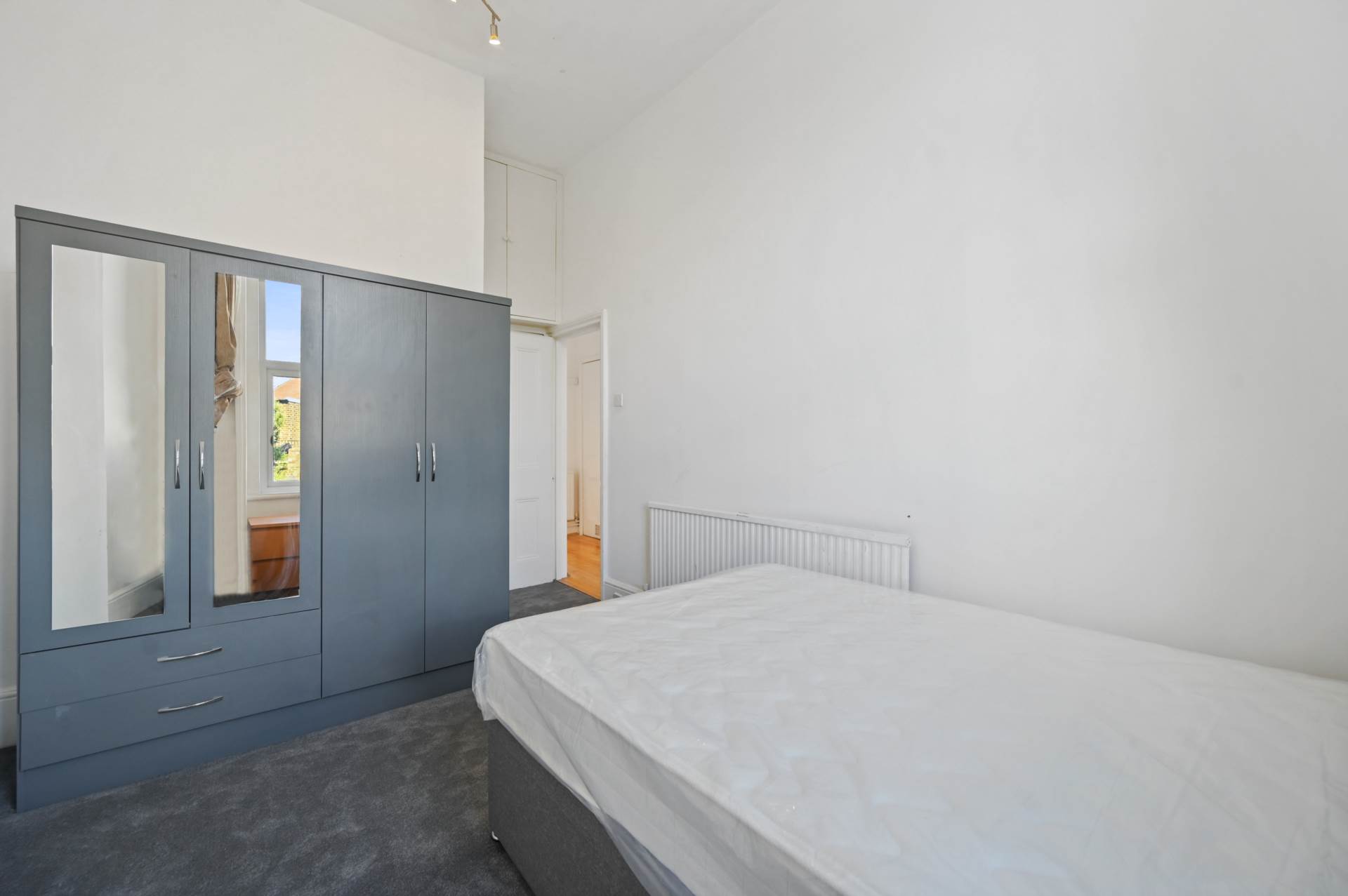 Uxbridge Road, Shepherds Bush, London W12 8AA, Image 16