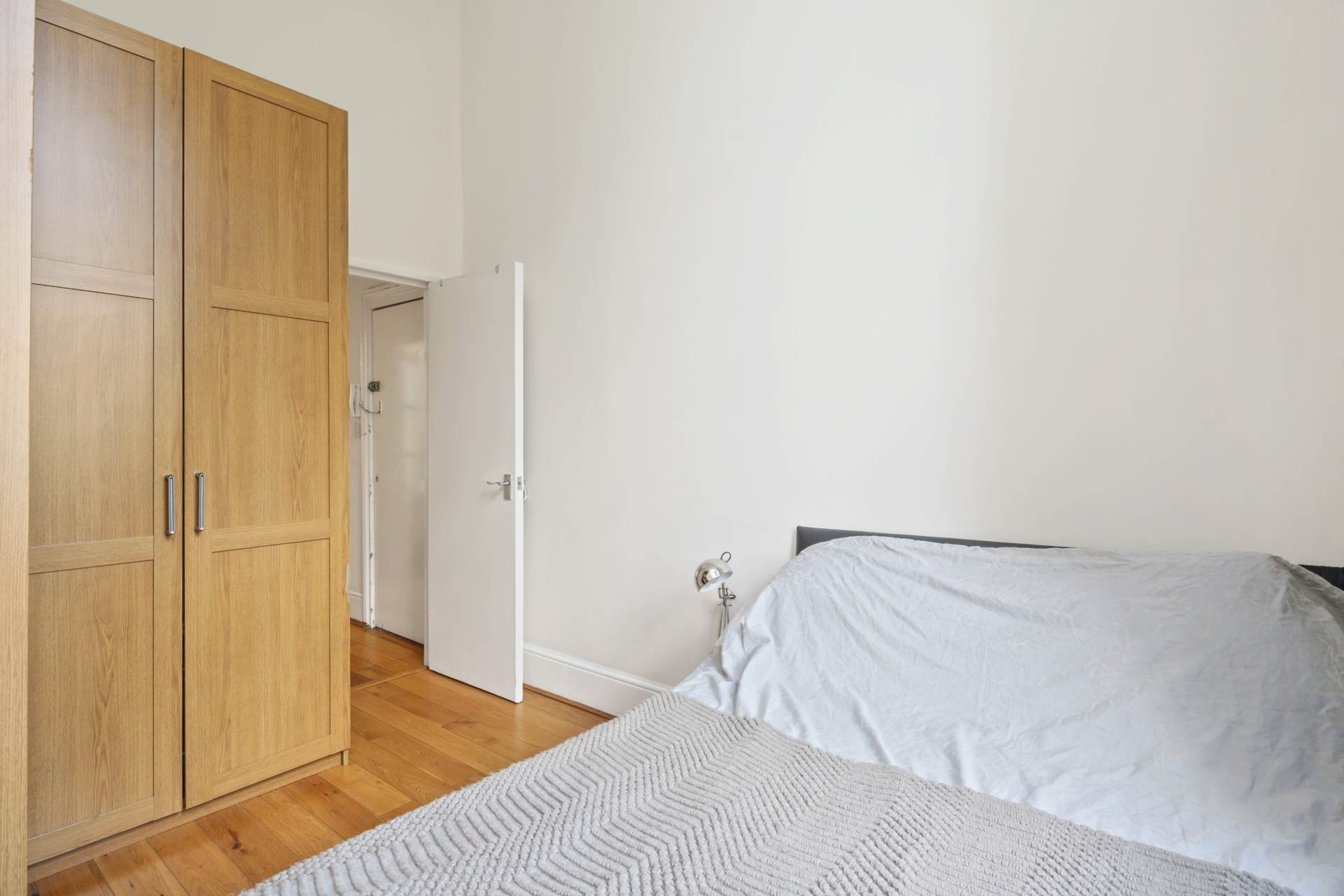 Uxbridge Road, Shepherds Bush, London W12 8AA, Image 9