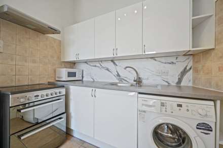 Uxbridge Road, Shepherds Bush, London W12 8AA, Image 12