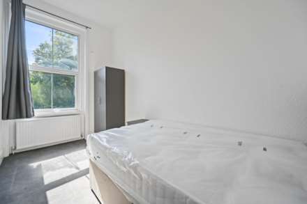 Uxbridge Road, Shepherds Bush, London W12 8AA, Image 13