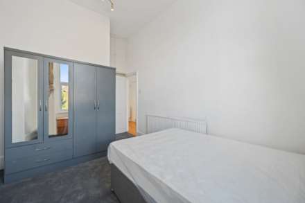 Uxbridge Road, Shepherds Bush, London W12 8AA, Image 16