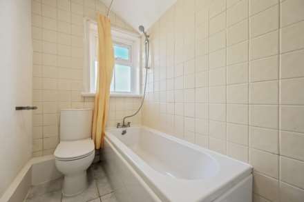 Uxbridge Road, Shepherds Bush, London W12 8AA, Image 17