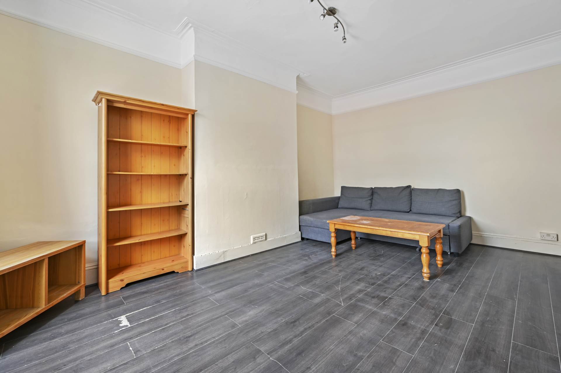 Uxbridge Road, Shepherds Bush, London, W12 9RA, Image 11