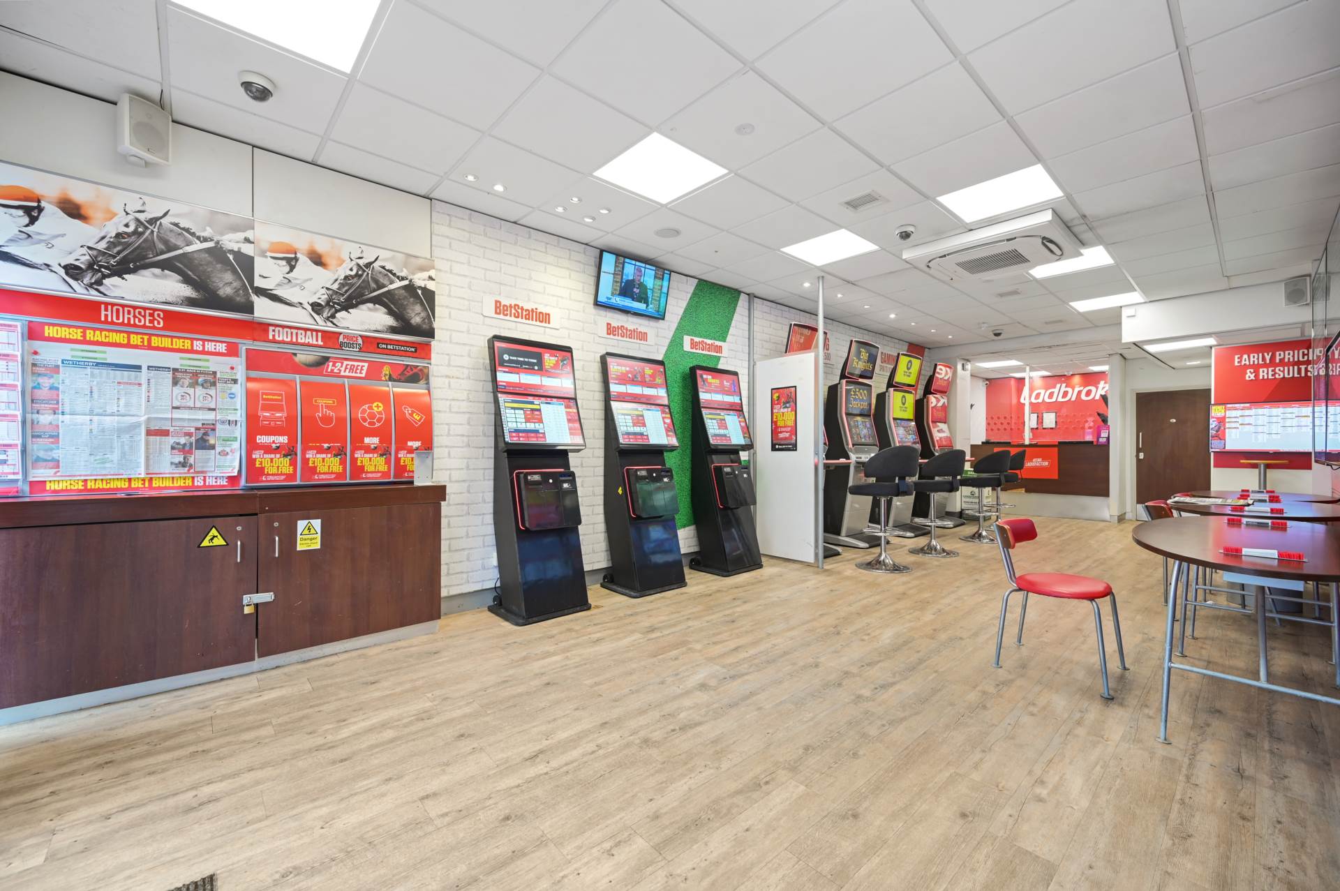 Uxbridge Road, Shepherds Bush, London, W12 9RA, Image 16