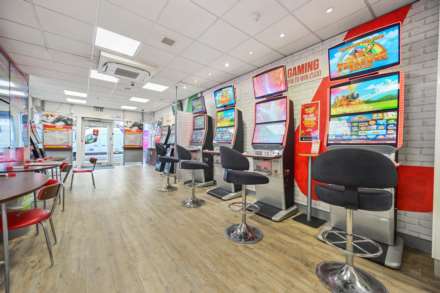 Uxbridge Road, Shepherds Bush, London, W12 9RA, Image 13