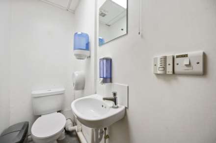 Uxbridge Road, Shepherds Bush, London, W12 9RA, Image 18