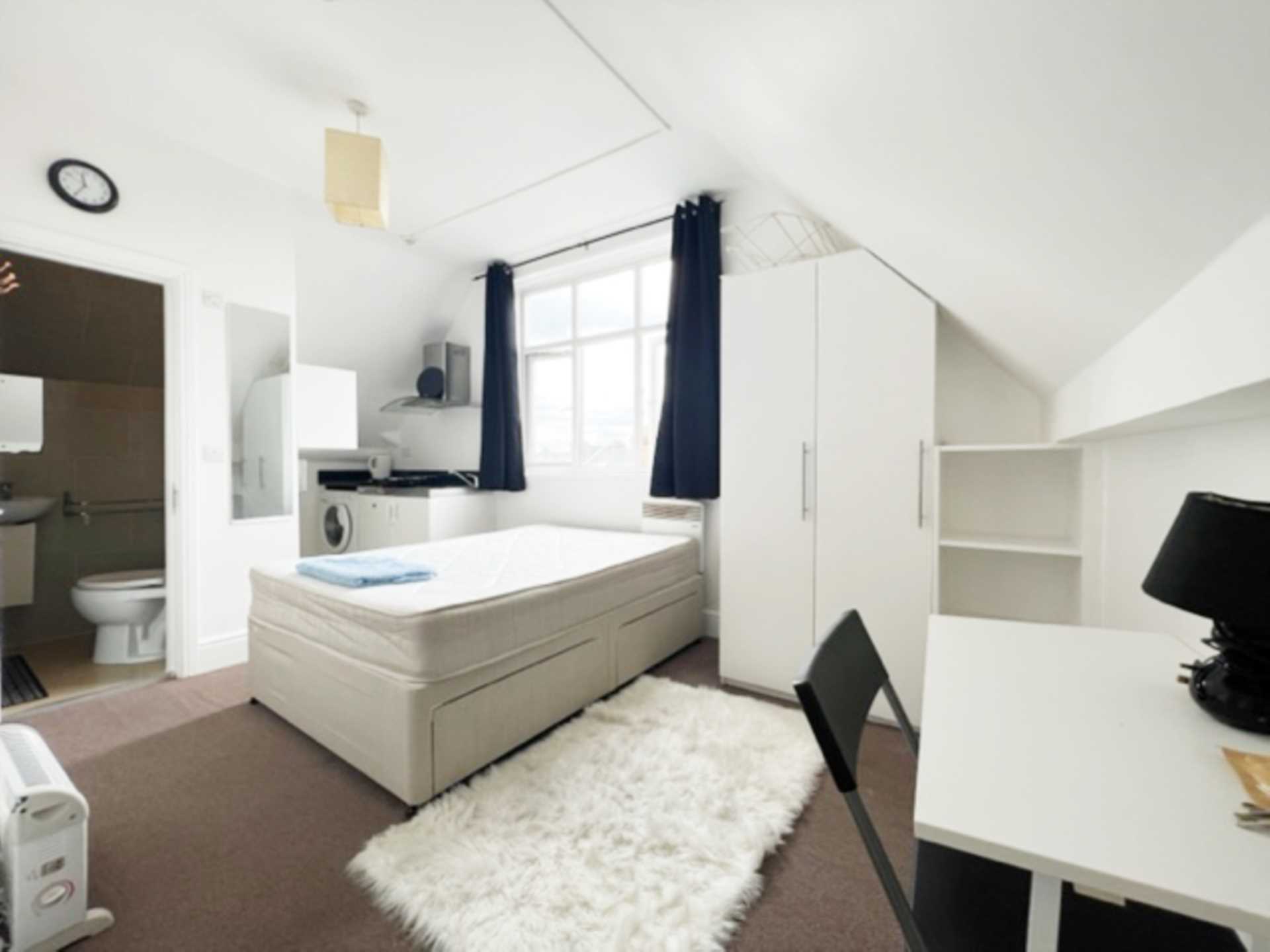 Uxbridge Road, Shepherds Bush W12 0NP, Image 2