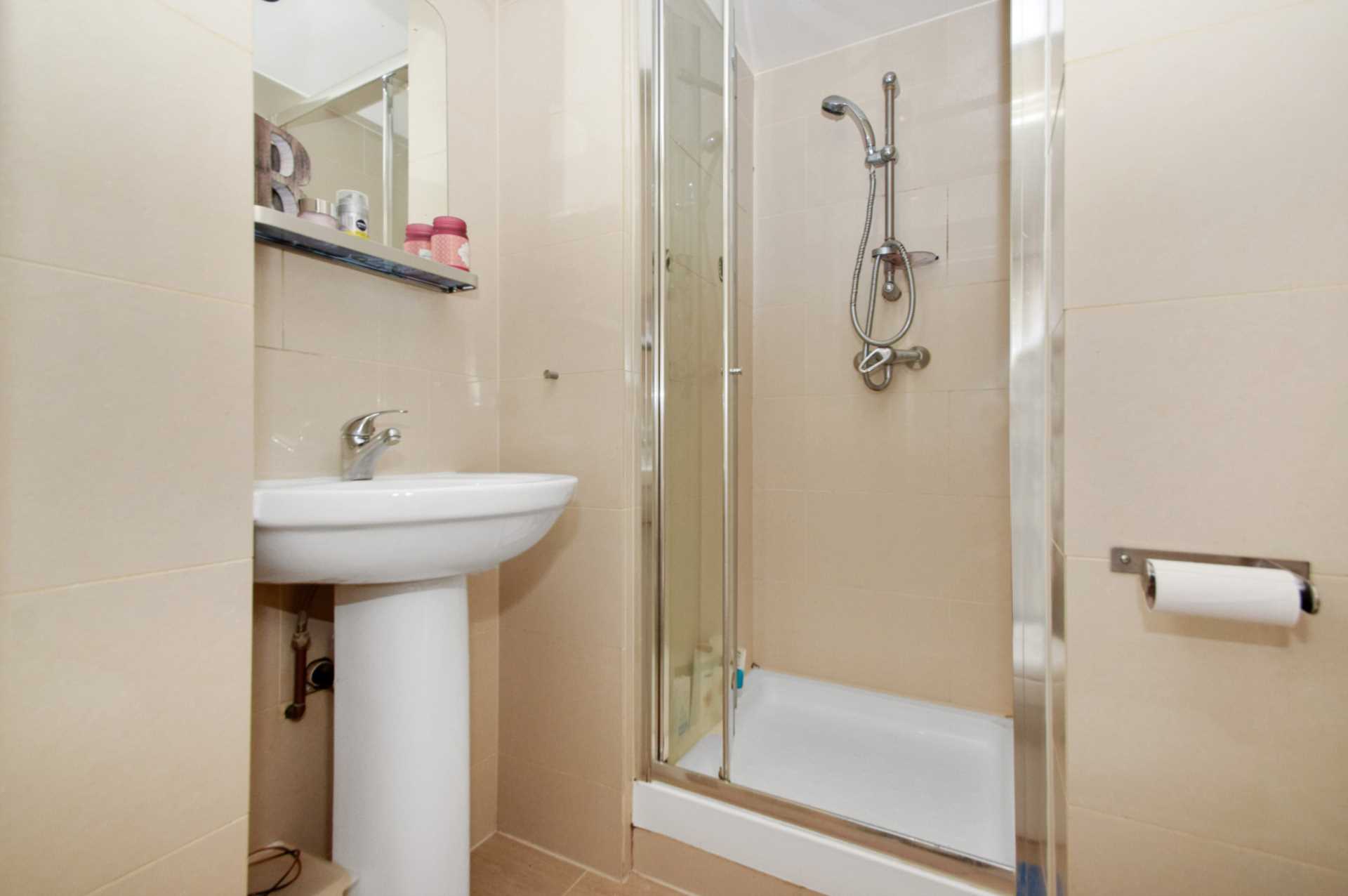 Uxbridge Road, Shepherds Bush, London W12 0NR, Image 4