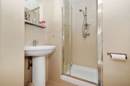 Uxbridge Road, Shepherds Bush, London W12 0NR, Image 4