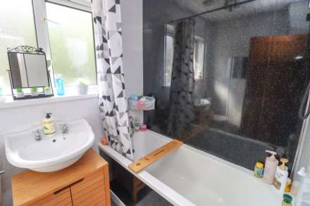 14 Castlemore Park, Castlereagh, Image 15