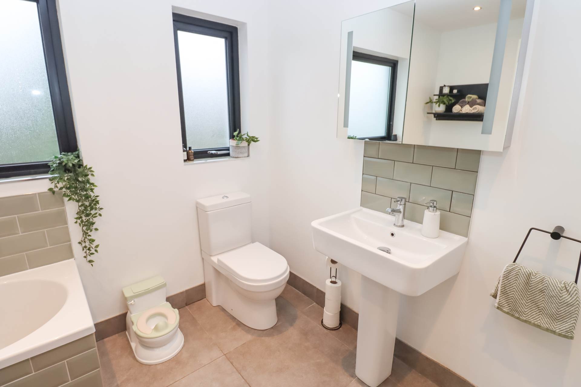 77 Church Road, Dundonald, Image 22