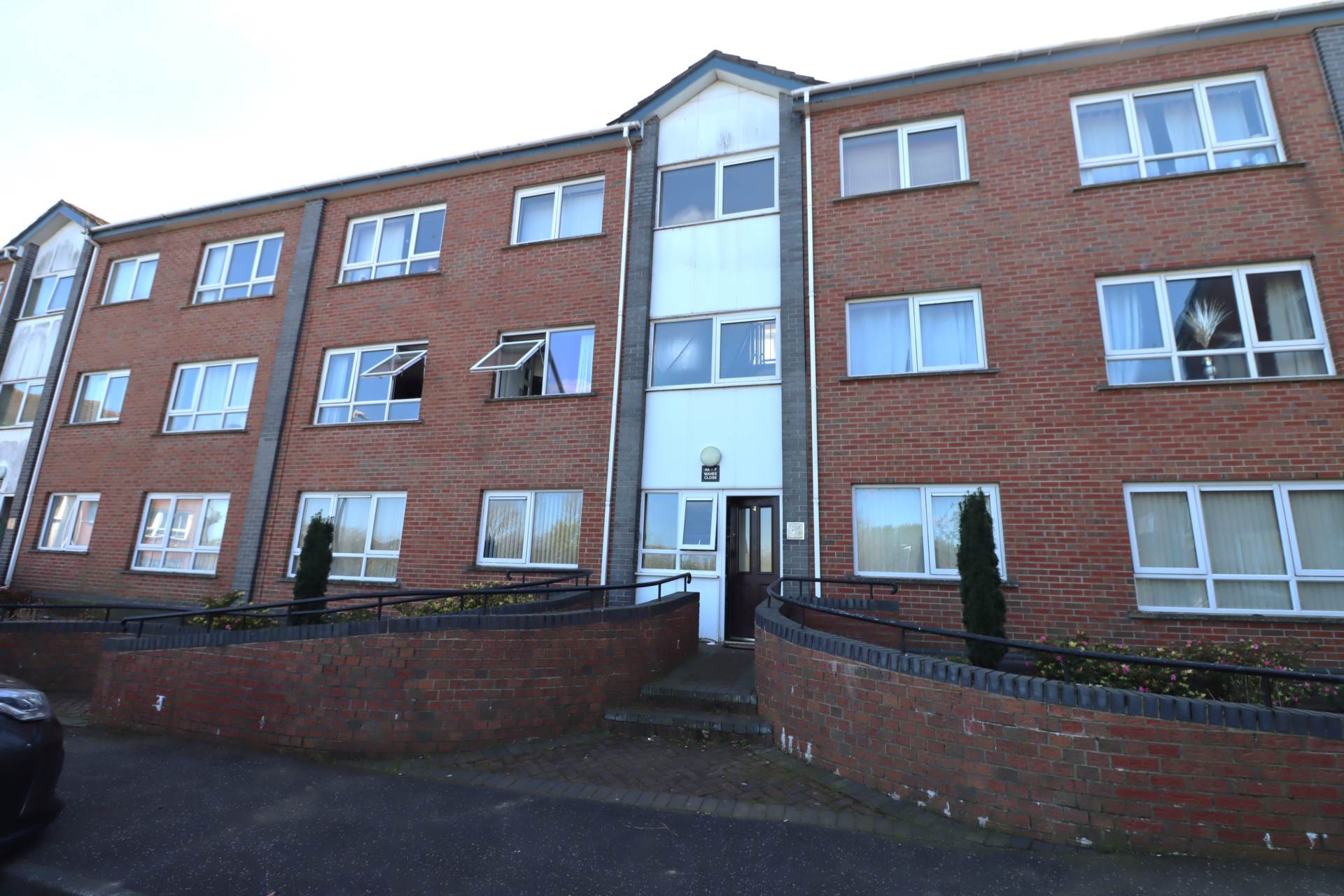 4f Mahee Close, Belvoir, Image 1