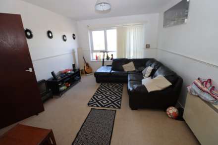 4f Mahee Close, Belvoir, Image 2