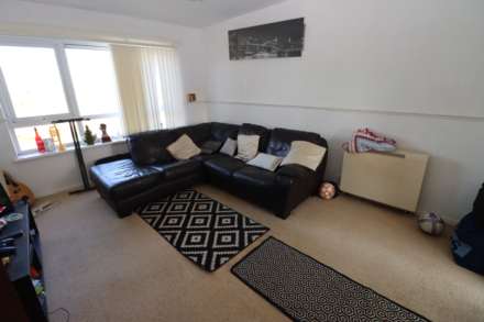 4f Mahee Close, Belvoir, Image 3