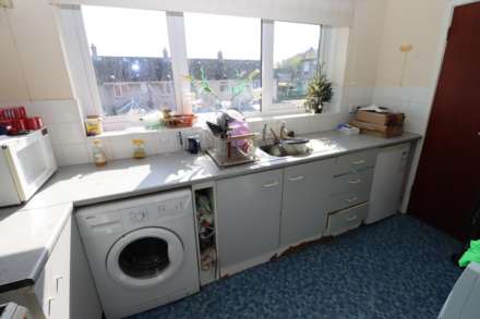 4f Mahee Close, Belvoir, Image 4