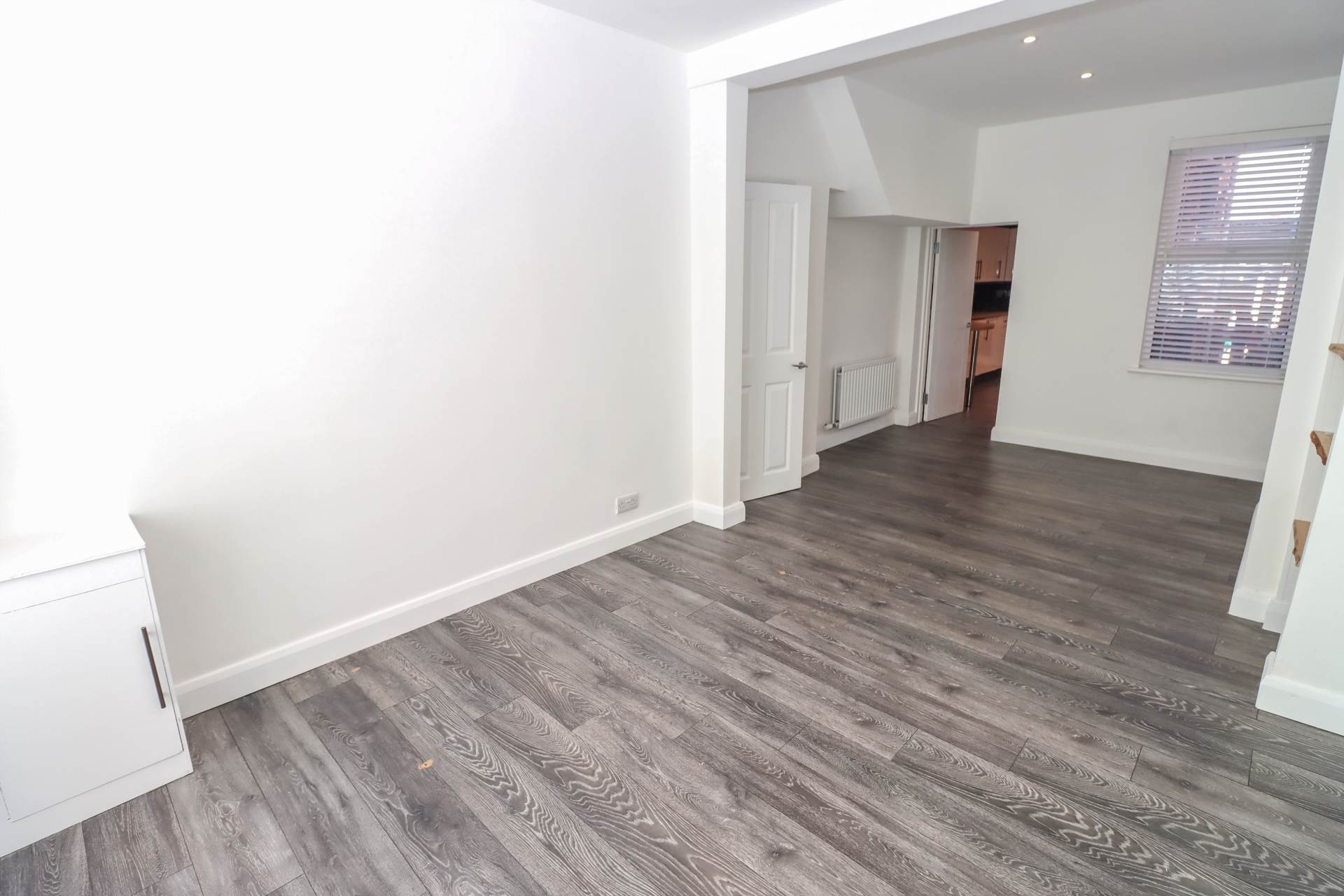 6 Colvil Street, Belmont, Image 4