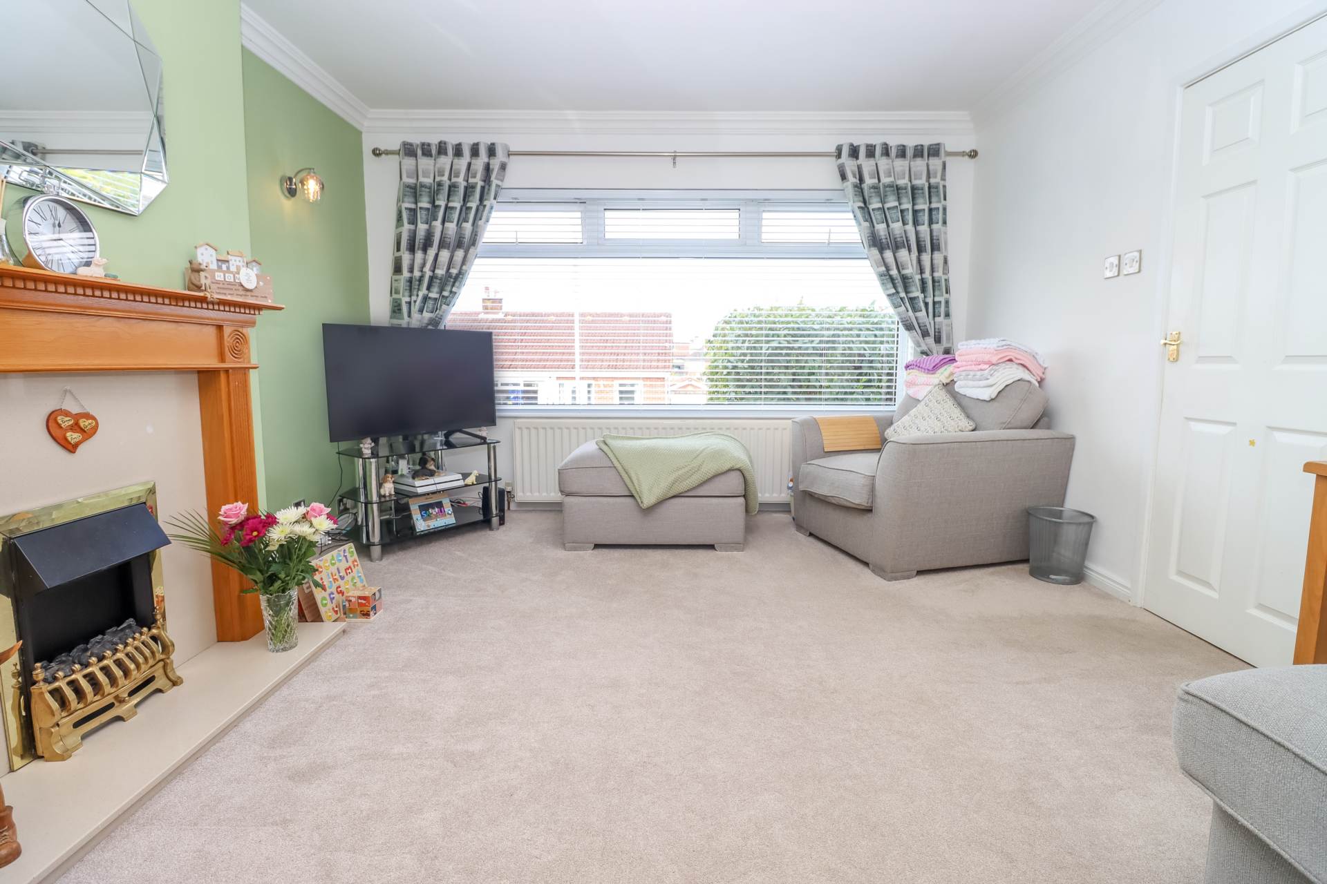 2 Ferndene Gardens, Dundonald, Image 8