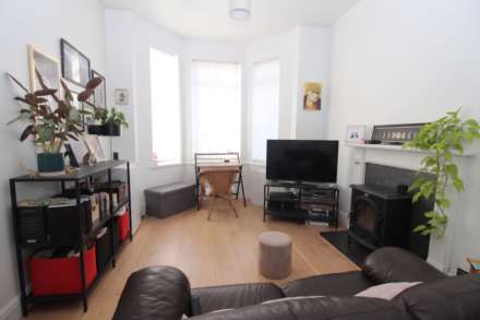 16 Albert Street A & B, Image 2
