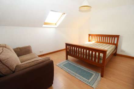 16 Albert Street A & B, Image 9