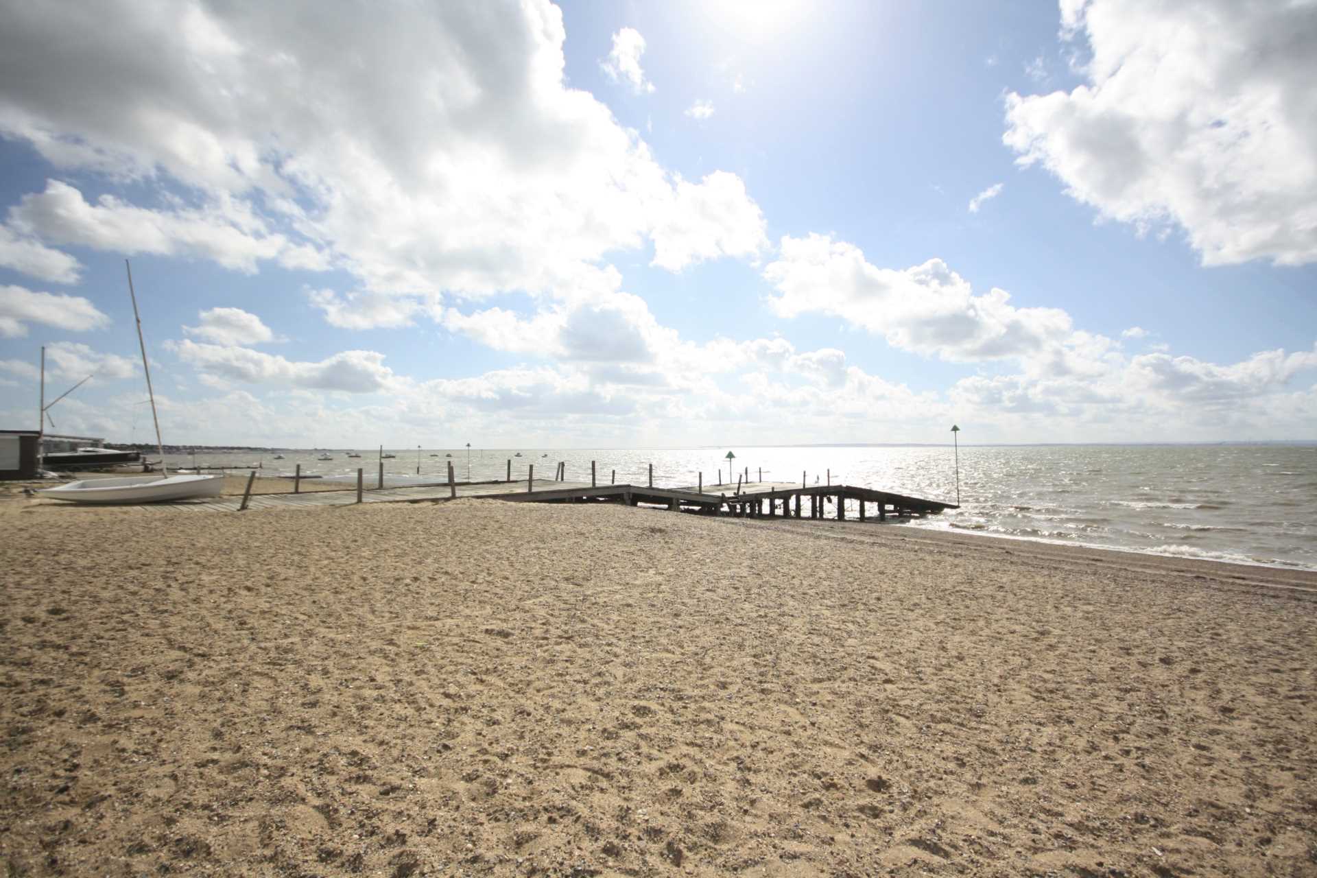 2 Double Bedroom Beach Front Apartment, Image 1