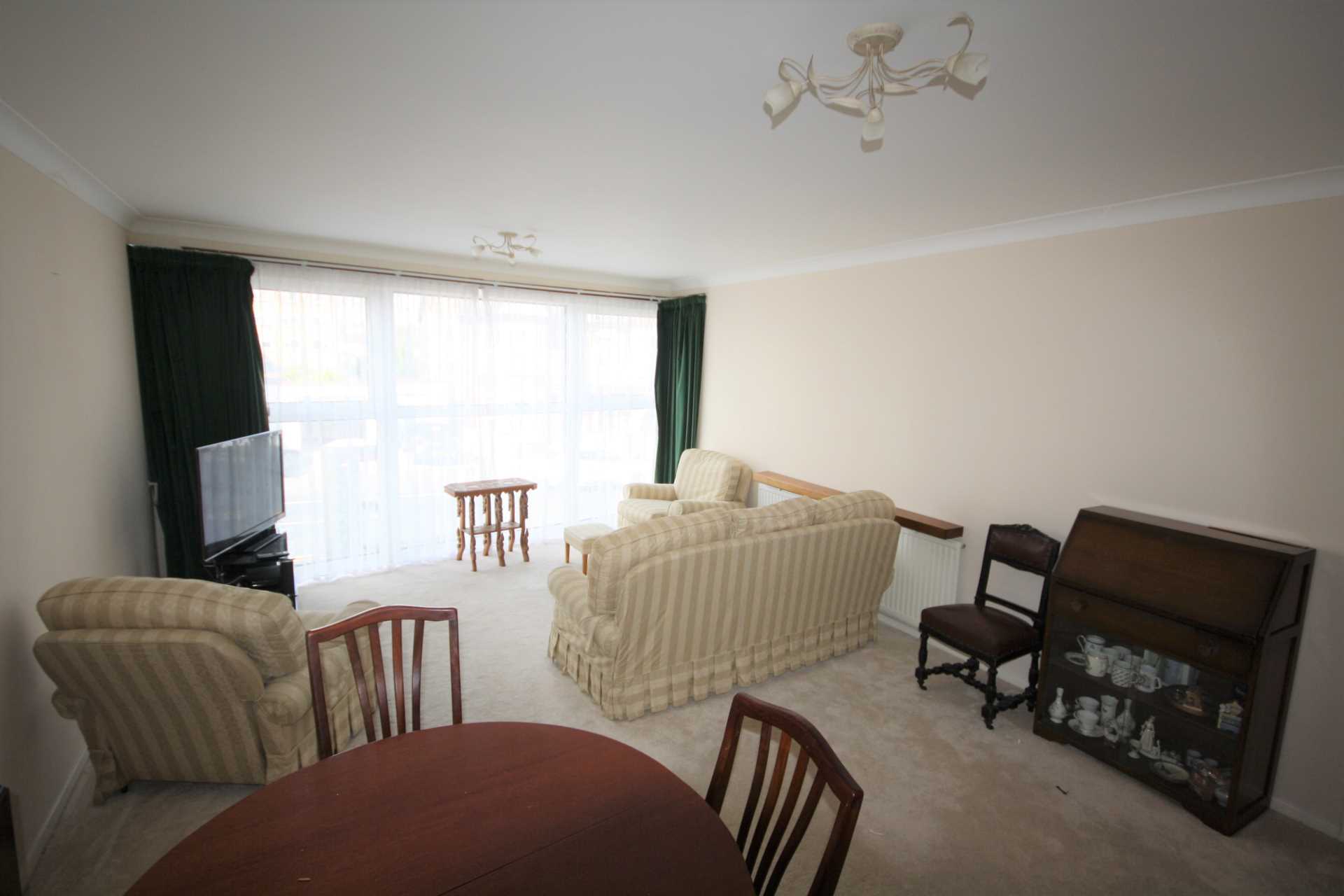 2 Double Bedroom Beach Front Apartment, Image 3