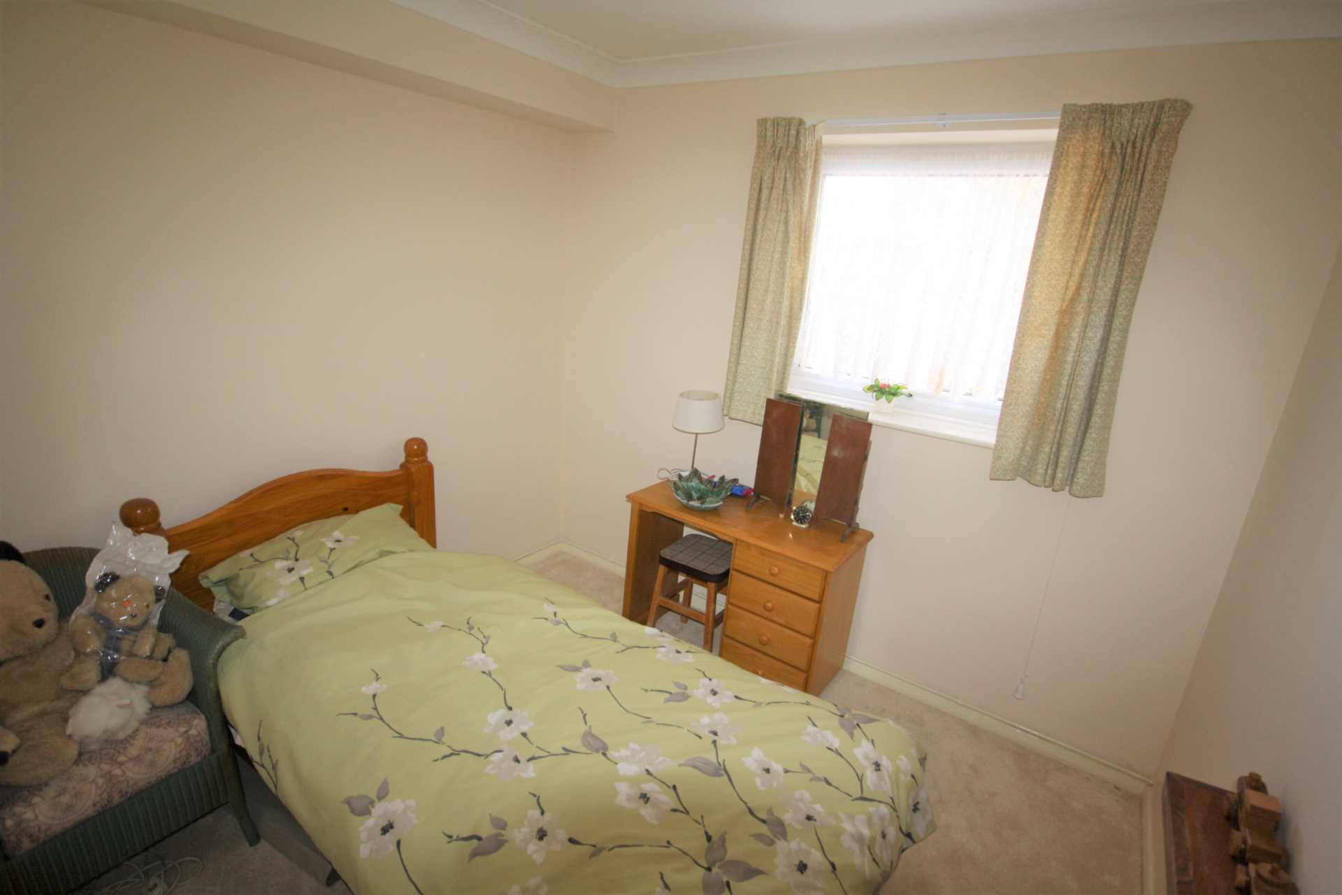2 Double Bedroom Beach Front Apartment, Image 4