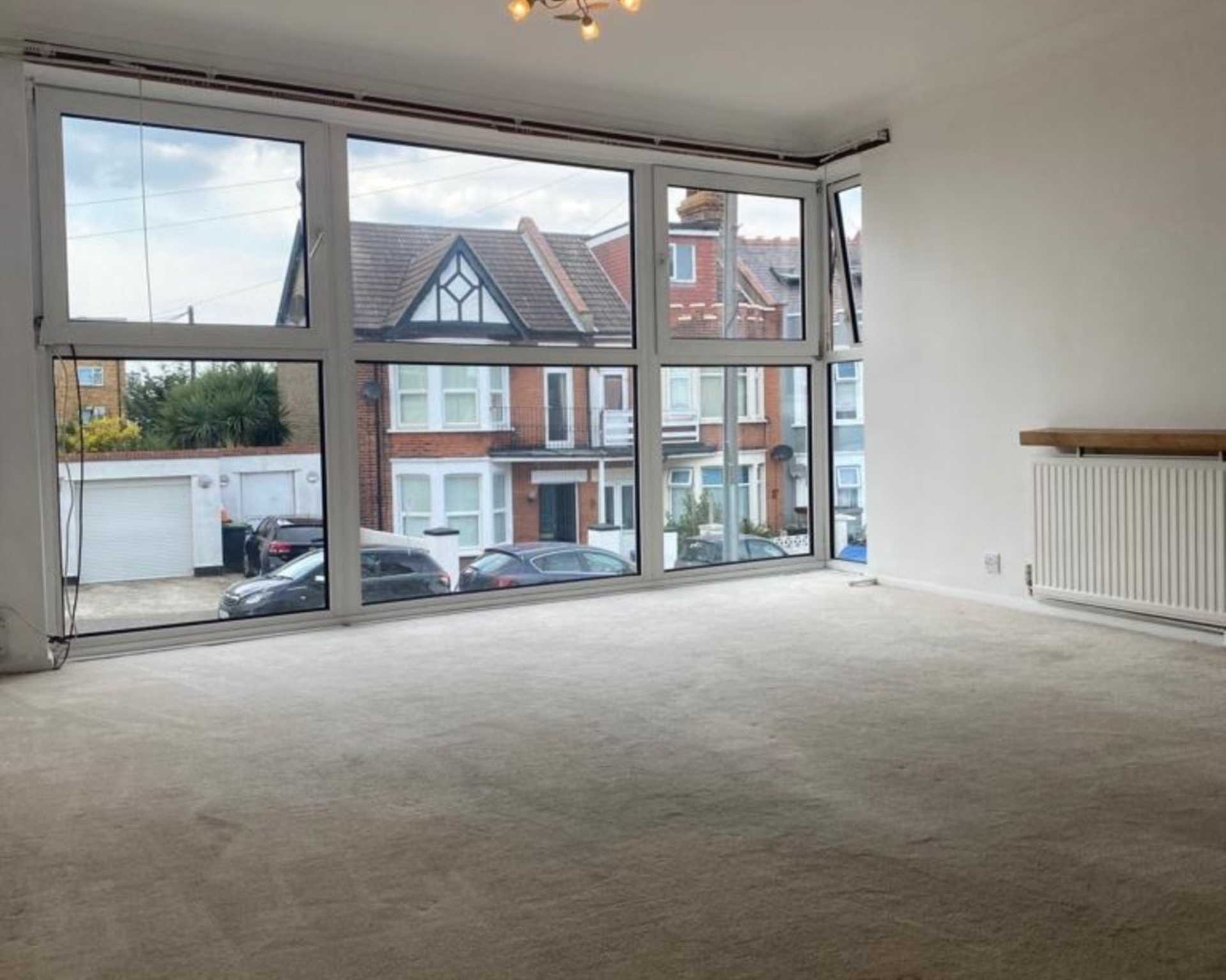 2 Double Bedroom Beach Front Apartment, Image 6