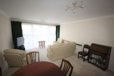 2 Double Bedroom Beach Front Apartment, Image 3
