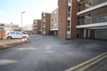 2 Double Bedroom Beach Front Apartment, Image 5