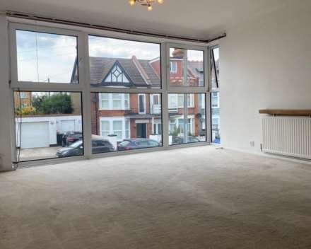 2 Double Bedroom Beach Front Apartment, Image 6