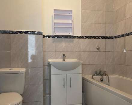 2 Double Bedroom Beach Front Apartment, Image 8