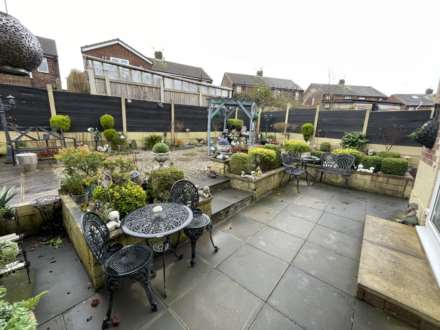 Maple Close, Oldham, Image 18