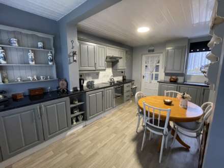 Maple Close, Oldham, Image 3