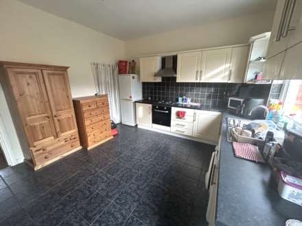 15 Bredbury Street, Chadderton, OL9 8QW, Image 2