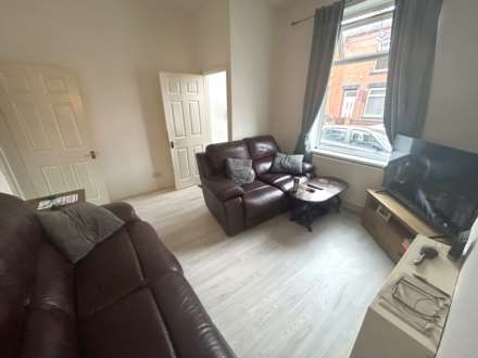 15 Bredbury Street, Chadderton, OL9 8QW, Image 5