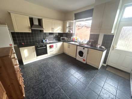 15 Bredbury Street, Chadderton, OL9 8QW, Image 6