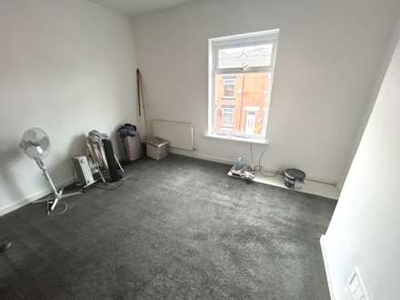 15 Bredbury Street, Chadderton, OL9 8QW, Image 8