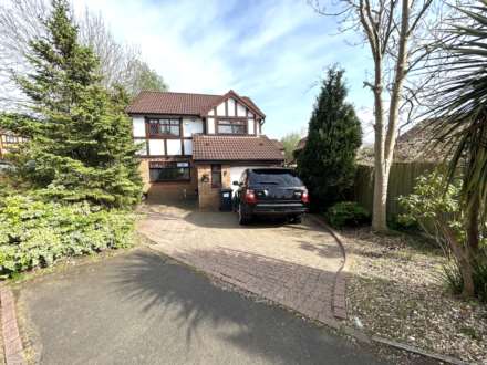 4 Bedroom Detached, Low Croft Crescent, Oldham, OL9 9UU
