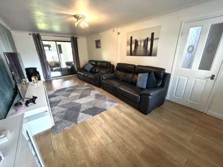Low Croft Crescent, Oldham, OL9 9UU, Image 4