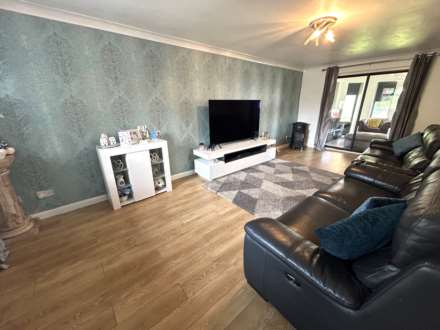 Low Croft Crescent, Oldham, OL9 9UU, Image 7