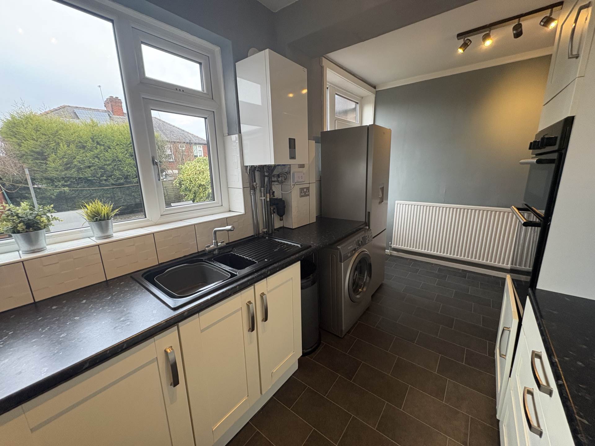 104 Broadway, Chadderton, Oldham, OL9 0AA, Image 10