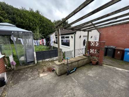 47 Ferney Field Road, Oldham, OL9 0LU, Image 3