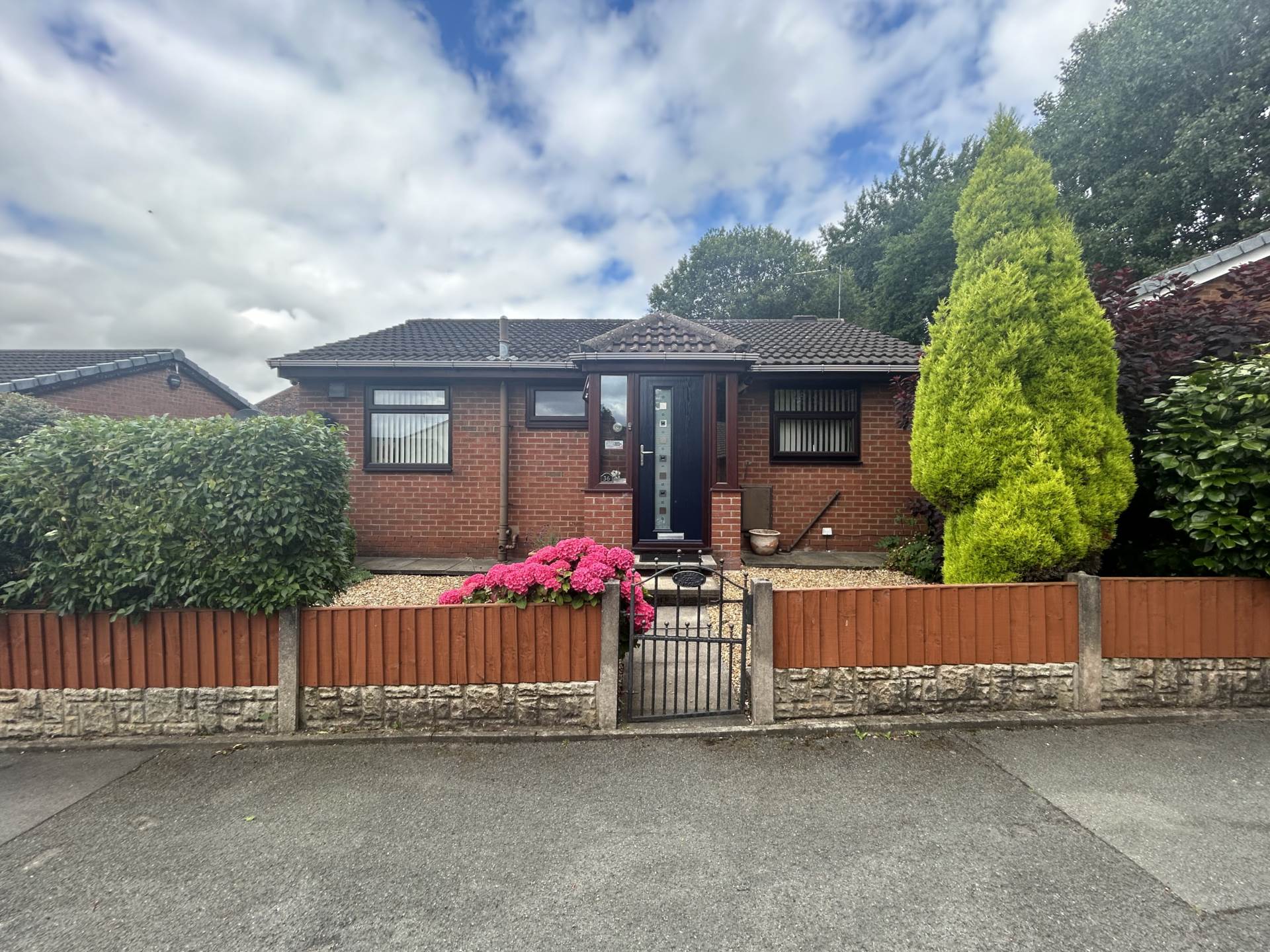 36 Laurel Avenue, Chadderton, OL9 0NJ, Image 1