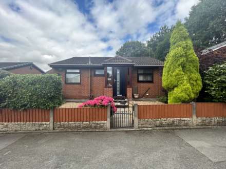 36 Laurel Avenue, Chadderton, OL9 0NJ, Image 1