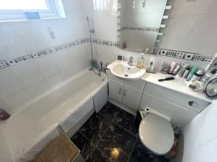 36 Laurel Avenue, Chadderton, OL9 0NJ, Image 8